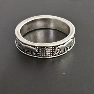 UNISEX NEW SIZE 7 LUCKY ELEPHANT ETERNITY BAND SILVER RING